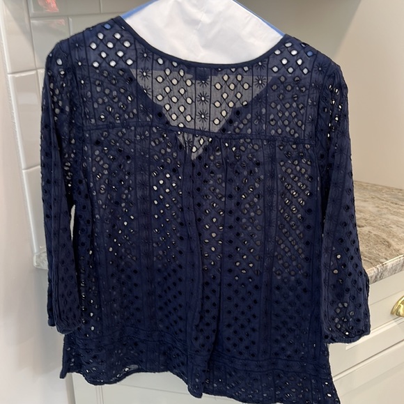 The best top ever - such fun with white shorts - Picture 5 of 6